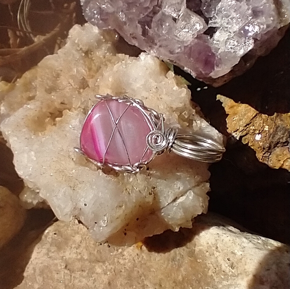 🤑 3/$10 Wire Wrapped Pink Agate Pendant - Picture 2 of 5